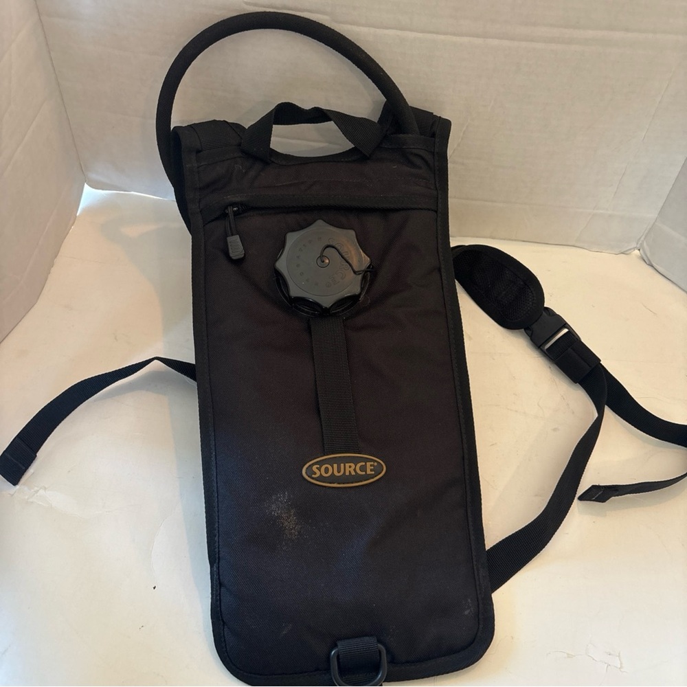 SOURCE HYDRATION SYSTEM W/ BLADDER, HOSE USMC TACTICAL Blackpack Bag